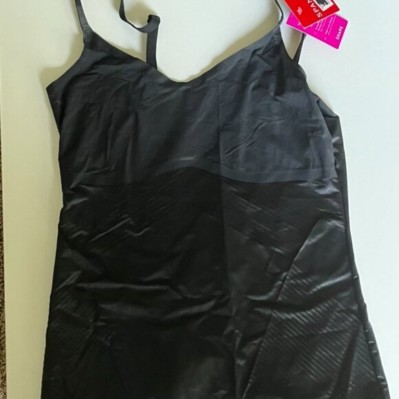 NWT SPANX SPANXshape Invisible Cami in Very Black Size Medium - Picture 2 of 4